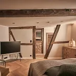 Loft 1540 - Boutique Apartment *